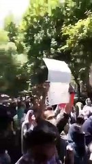 Tahran Üniversitesi’nde öğrenciler ‘zorunlu tesettür’ protestosu başlattı