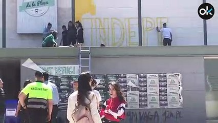 Tải video: Repintan los murales separatistas de la UAB que fueron borrados por orden de la Junta Electoral