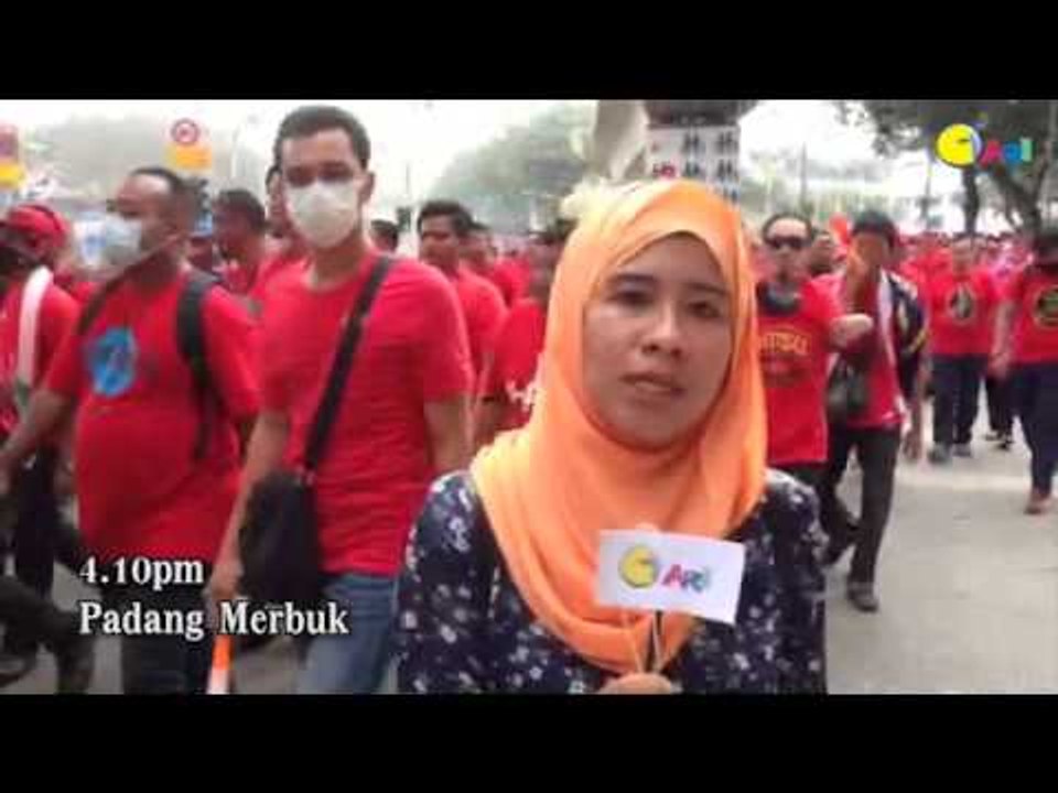 Peserta Baju Merah Menuju Ke Petaling Street