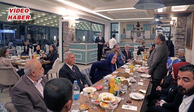 (13 Mayıs 2019) BAŞKAN YALÇIN’DAN MECLİS ÜYELERİNE İFTAR “HİZMET İÇİN GÖREVDEYİZ”