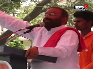 कुशीनगर के बेलवनिया चौराहे पर आयोजित नुक्कड़ सभा में बोलते हुए मंत्री जी ने मायावती और अखिलेश पर निशाना साधा.