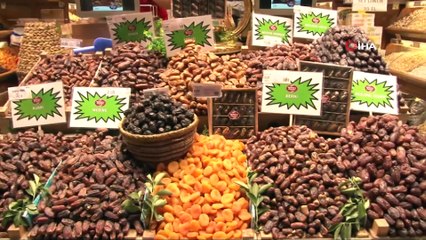 Eminönü’nde ‘hurma’ yoğunluğu