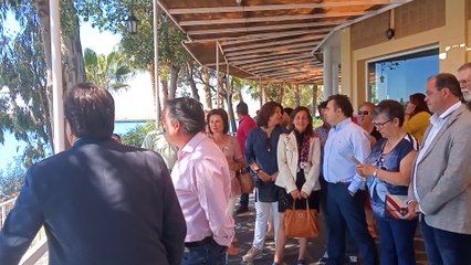 Vara visita la Playa de Orellana