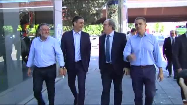 El PSOE retoma su campaña electoral tras el fallecimiento de Rubalcaba