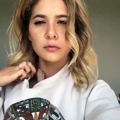 Cette femme et son sphinx vont vous surprendre. Regardez !