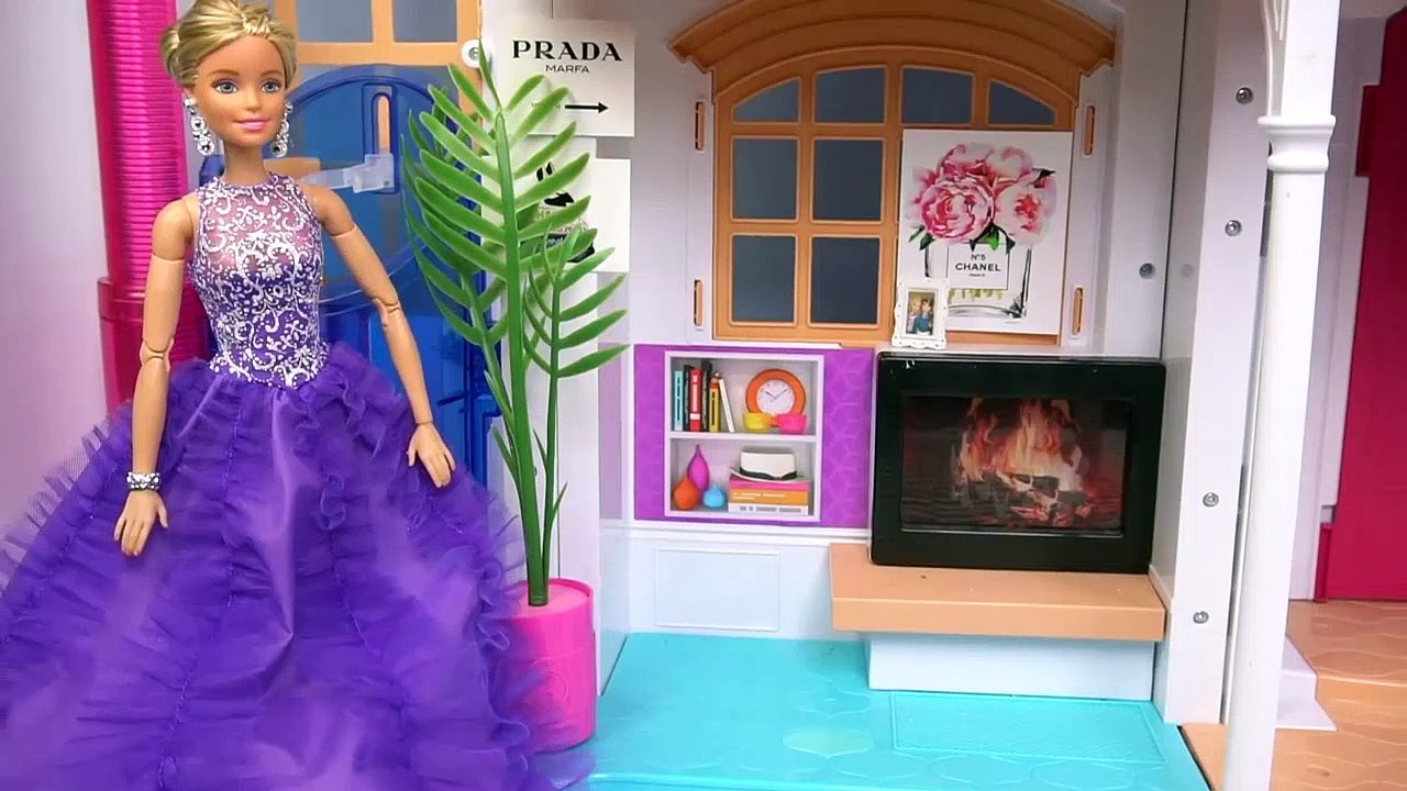 Barbie Twins Get Ready Routine for School Dance with Dresses - Will She be Prom Queen?