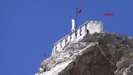 Karaman Kaleden İntihara Kalkışan Liseli Kızı Polis İkna Etti