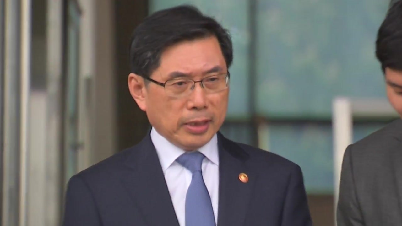 박상기 "검찰 우려 듣겠다"...문무일, 기자간담회 연기 / YTN