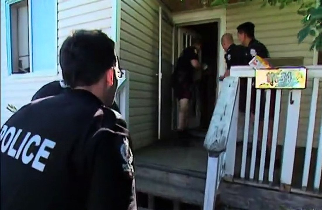 Under Arrest S06 E04 No Badge for you