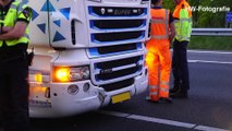 Vrachtwagen en auto botsen op knooppunt Lankhorst