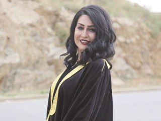 فنانة إماراتية تخطف قلوب المشاهدين وهي ترتل القرآن في مسلسل أنا عندي نص