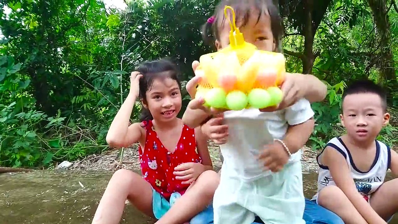 Jeu Bébé De Puzzle Amusant ! Manger de la Gelée de Banane Mûre Baleine Bébé Beurre TV Manger de la Banane Tas de Gelée