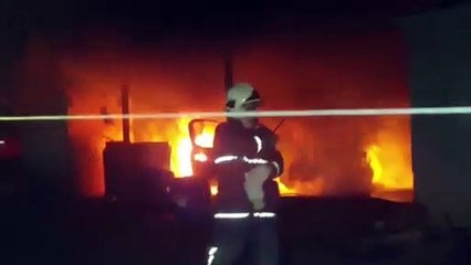 Carro é consumido por fogo no Bairro São Cristóvão