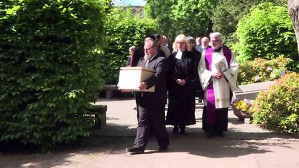 Alemania sepulta restos de victimas de experimentos nazis