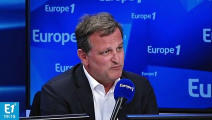 Européennes : "Nous tenterons de faire le groupe souverainiste le plus large possible" au Parlement, assure Louis Aliot (RN)