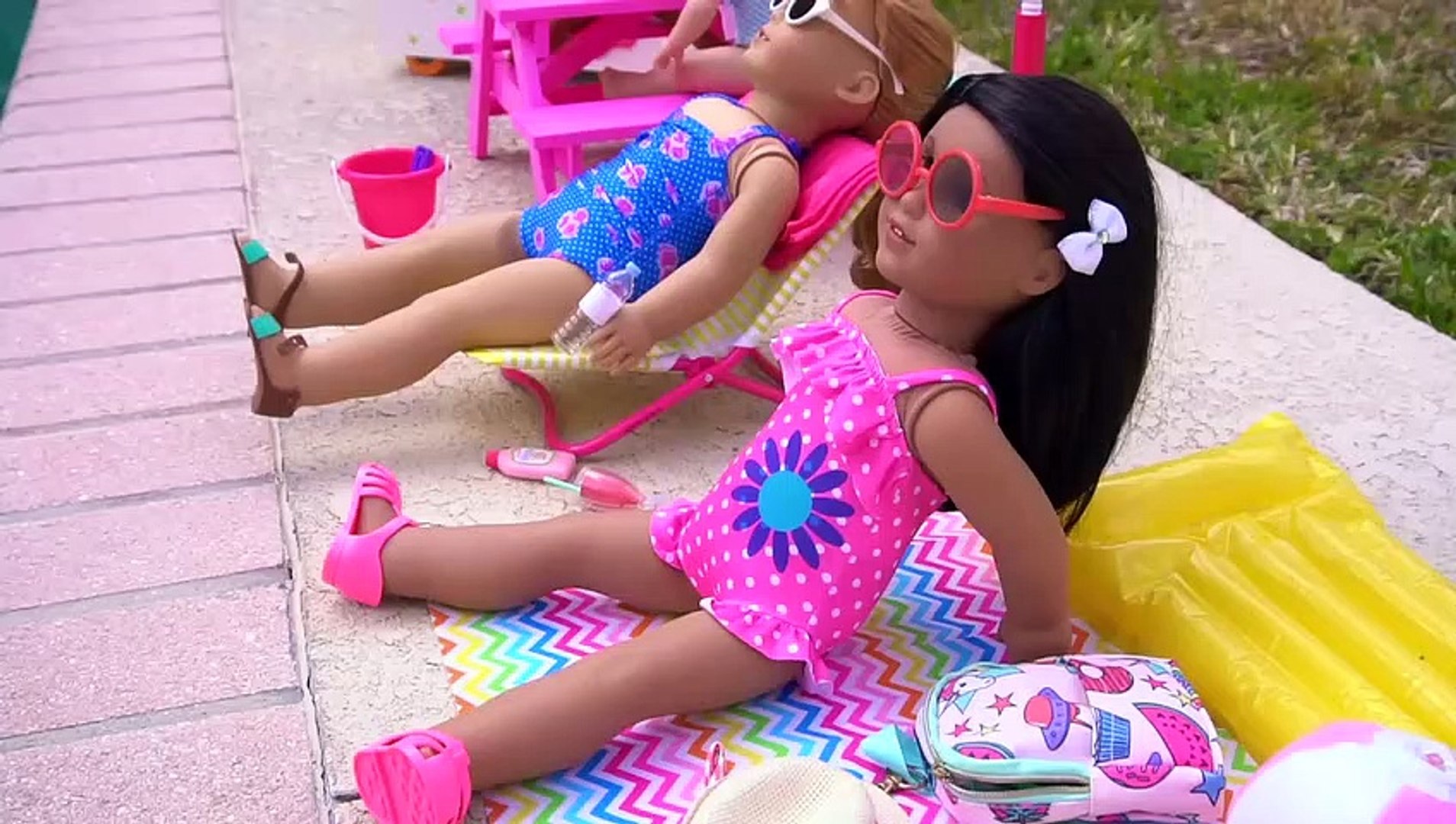 ⁣Baby Dolls Swimming in the Pool Party with American Girl Lil Sisters