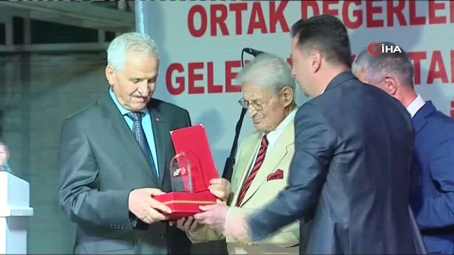 İhlas Medya Ankara Temsilcisi Batuhan Yaşar'a ödül