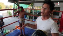 En Thaïlande, des enfants boxeurs arrêtent l'école et s'entraînent cinq heures par jour pour aider financièrement leur famille