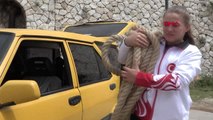 Antalya Güreşçi Kız Kardeşler Otomobil Çekerek Antrenman Yapıyor