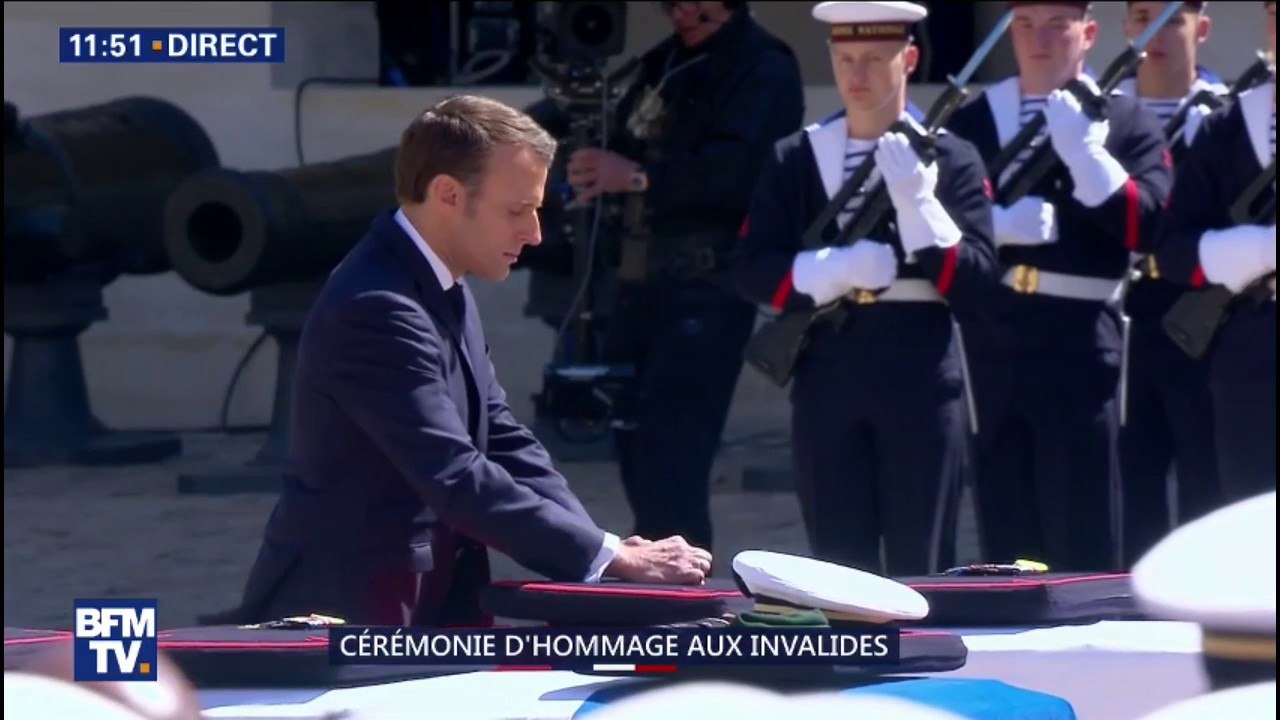 Emmanuel Macron nomme les deux militaires tués chevaliers de la légion d'honneur