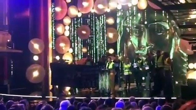 Les Gilets Jaunes ont envahi hier soir la scène de la cérémonie des Molières mais France 2 a coupé l