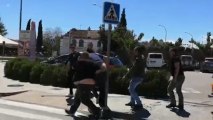 El vídeo del acoso a quienes retiran 'esteladas' en Verges