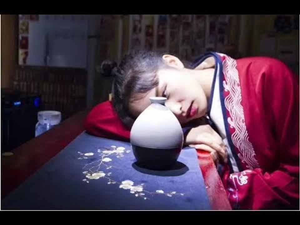 The Chinese girl brews the hundreds of flower white wine ! -really want to try | More China