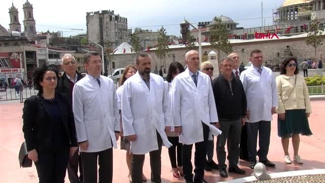 İstanbul- Taksim Meydanı'nda 14 Mayıs Eczacılık Günü Etkinliği