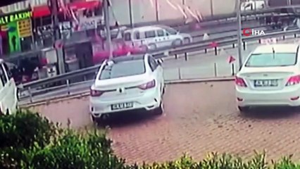 E-5 feci motosiklet kazası kamerada:1 ölü