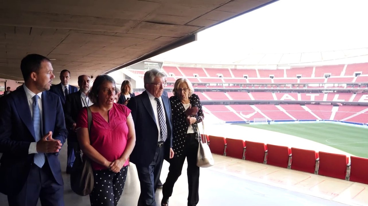 Manuela Carmena Visita el Wanda Metropolitano c...