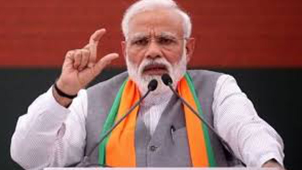 PM Modi attacks Mayawati-Akhilesh Yadav over caste Politics | Oneindia News