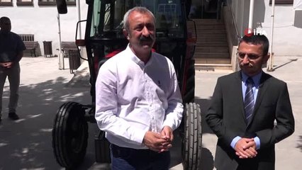 Çiftçiler Gününde, Traktör Hediye Etti
