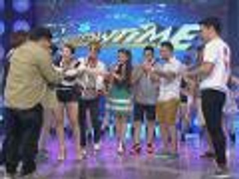 It's Showtime host nakumpletong muli at nag-Selfie
