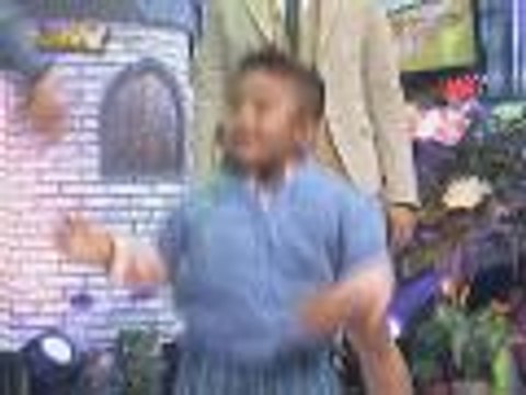 Ryan Bang, sumayaw ng Open the Door kasama ang Mini Ryan