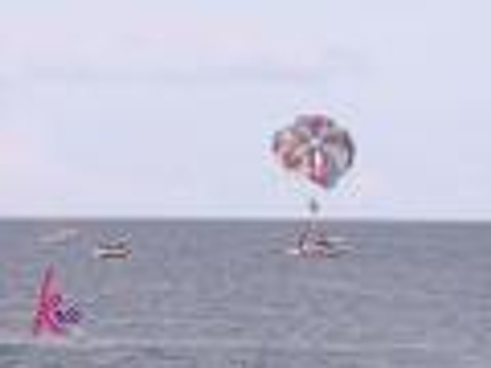 Kris tries parasailing for the first time!