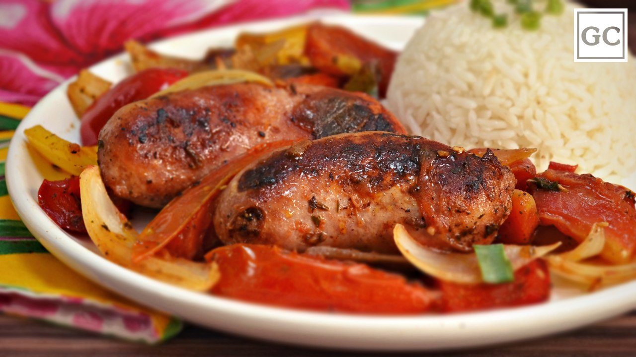 Linguiça de forno com legumes | Receitas Guia da Cozinha