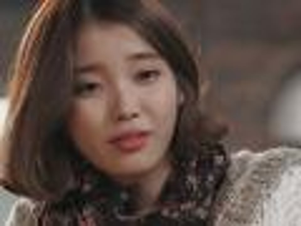 David, tinuruan si Bettina mag-gitara