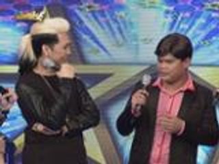 下载视频: Ang hyper performance ng Ogie Diaz Kalokalike