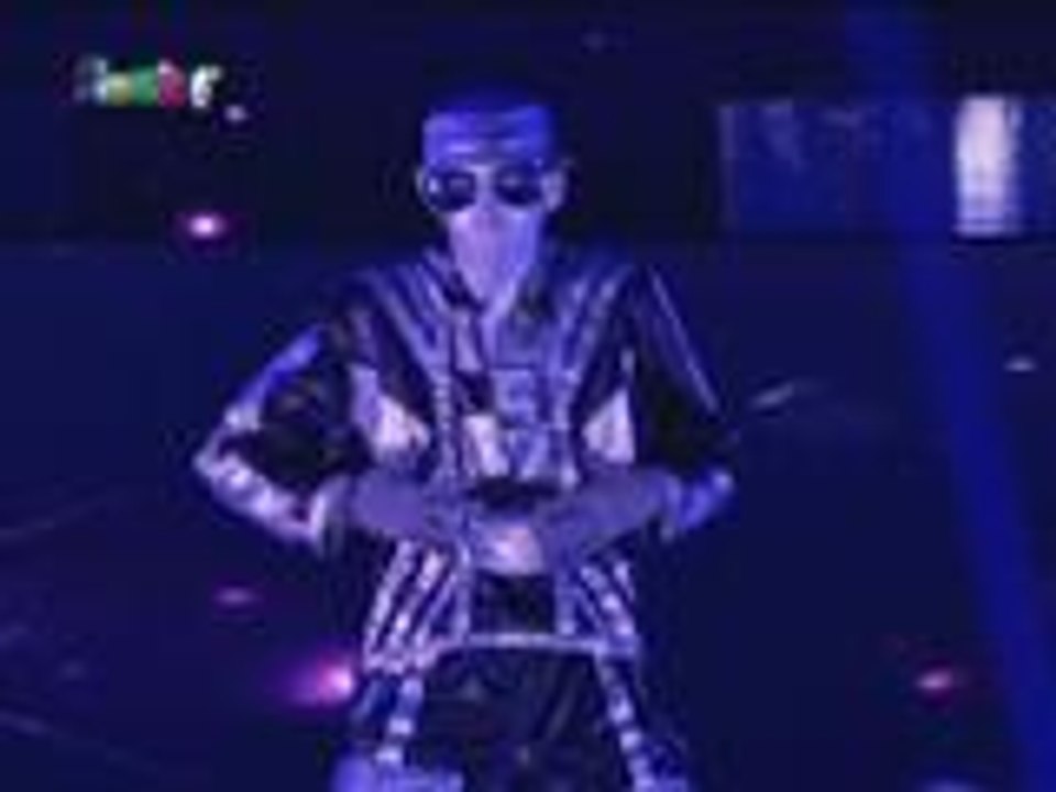 Nakakabilib na Pinasikat performance mula kay Whamos Robot ng Rizal