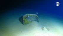 The deepest-ever sub dive discovers what appears to be trash laying on the ocean floor