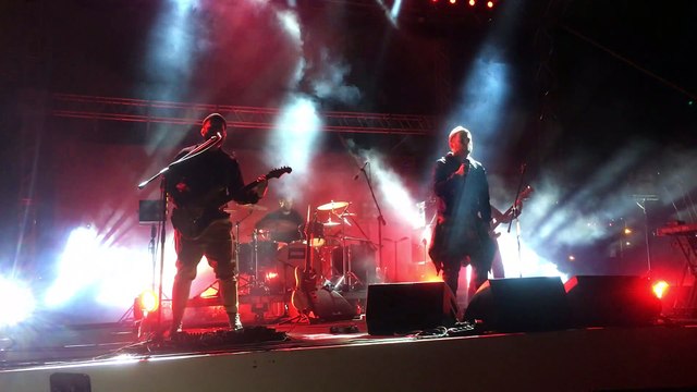 Athena'nın Samsun konserinden: Ellerinde pankartlar