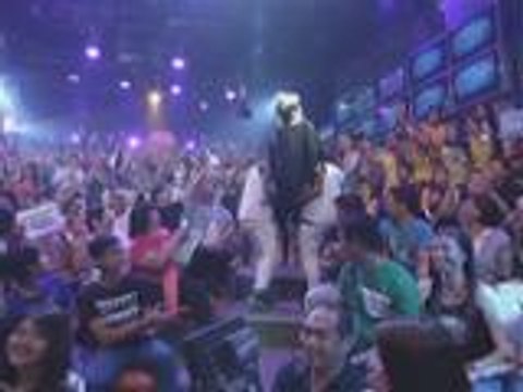 Vice Ganda inikot sa buong studio na buhat ng XB Gensan