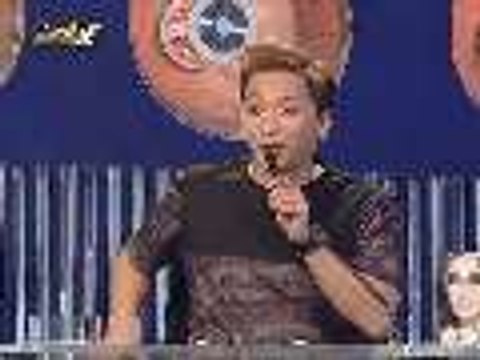 Sample King Jhong Hilario humataw na nagpamigay pa ng shades