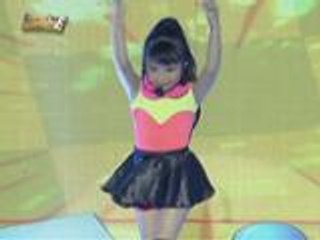 Mini Me ni Ariana Grande, nag-sing and dance tulad ng kanyang idol