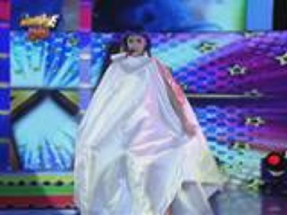 Kalokalike ni Katy Perry buwis buhay ang performance sa Grand Finals