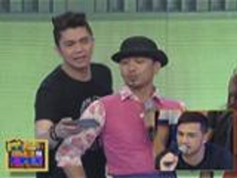 Jhong nagselfie at naki duck face ala Jonas sa Sine Mo To