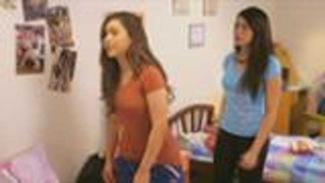 Chloe, sinisiraan si Corrine