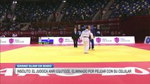 Judo - Judoca se le cae el movil mientras luchaba y le descalifican