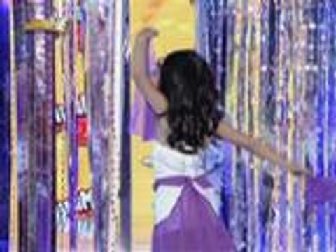Mini Selena Gomez nag Arabian dance while singing sa weekly finals