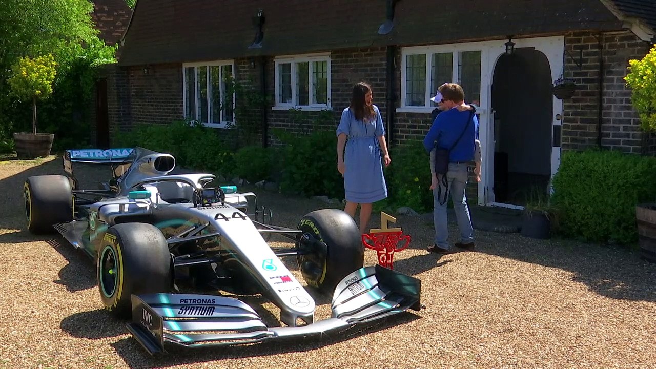 Lewis Hamilton sends F1 car to home of terminally ill boy